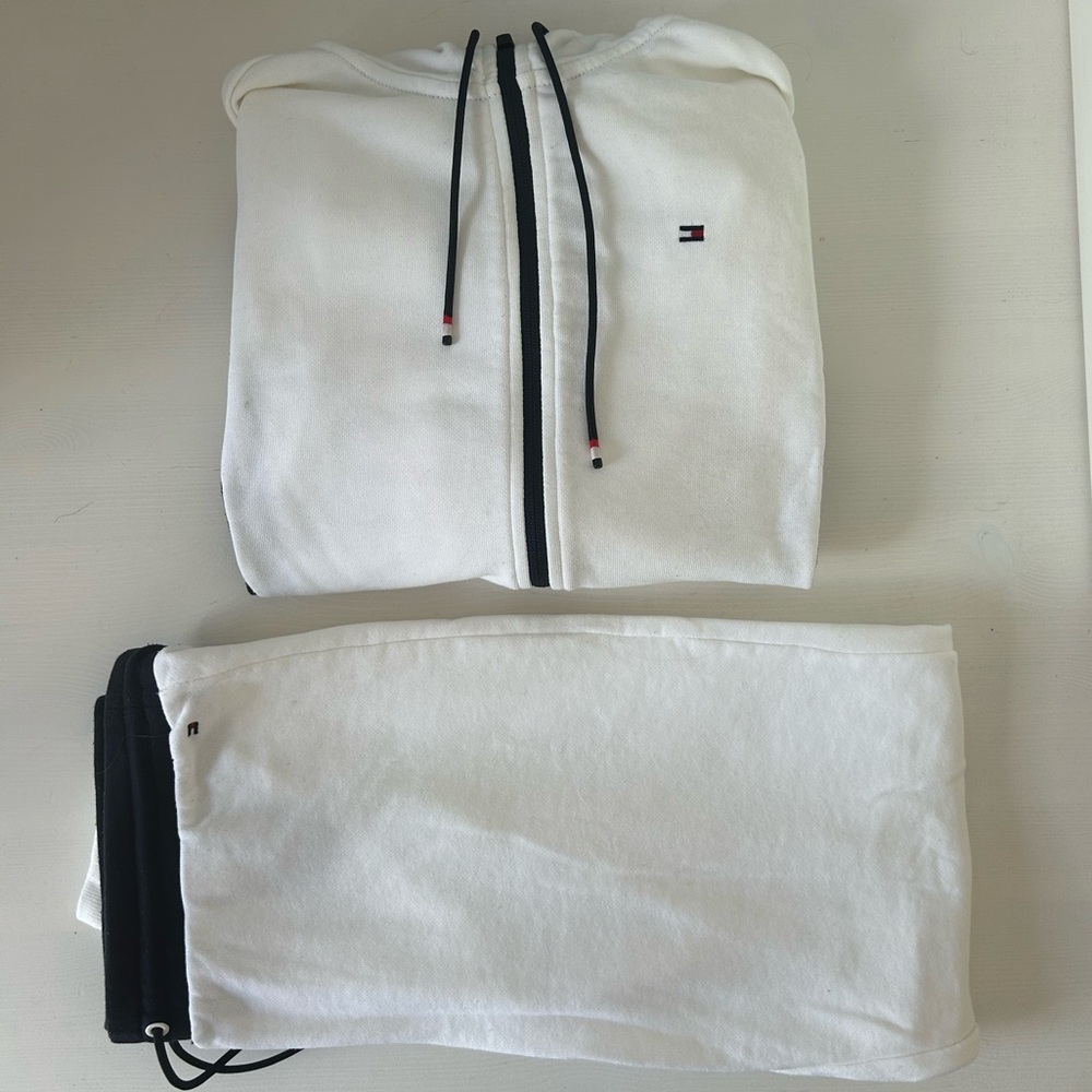 Tommy Hilfiger White Tracksuit with Navy Accents